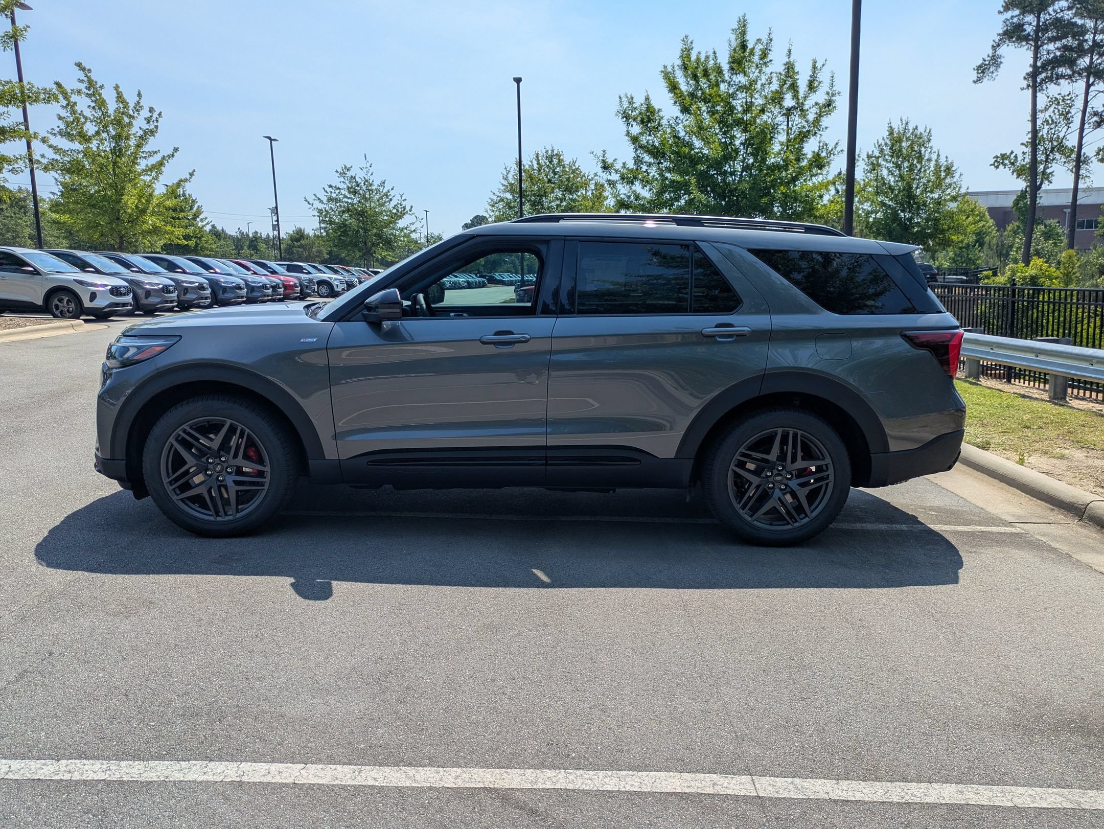 New 2026 Ford Explorer ST-Line w/ ST-Line Street Pack RWD image 7