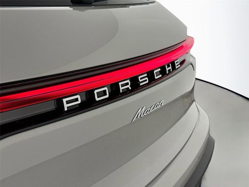 Used 2026 Porsche Macan Turbo AWD/4WD image 17