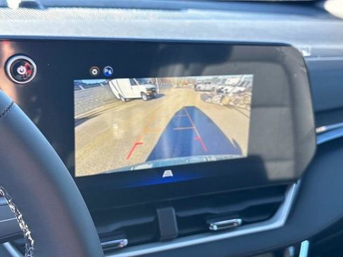 New 2026 Chevrolet Equinox LT w/ Convenience Package II FWD image 30