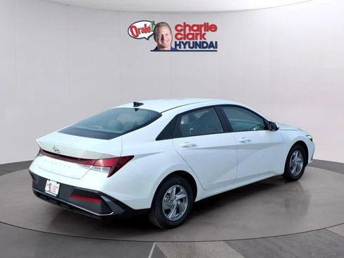New 2026 Hyundai Elantra SE FWD image 5
