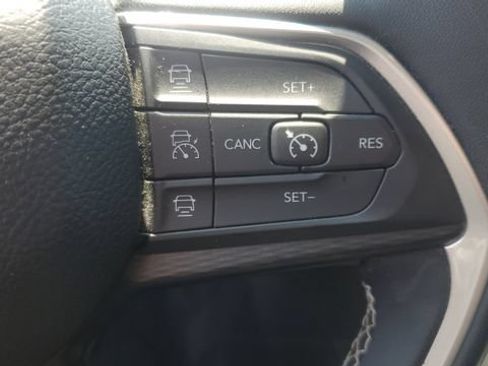 Used 2023 Jeep Grand Cherokee Laredo w/ Luxury Tech Group I AWD/4WD image 10