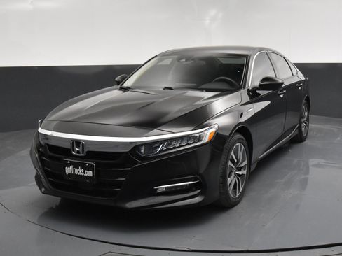 Used 2018 Honda Accord EX image 2