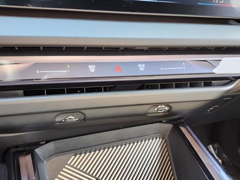 Certified 2025 BMW X3 xDrive30i w/ Premium Package image 37