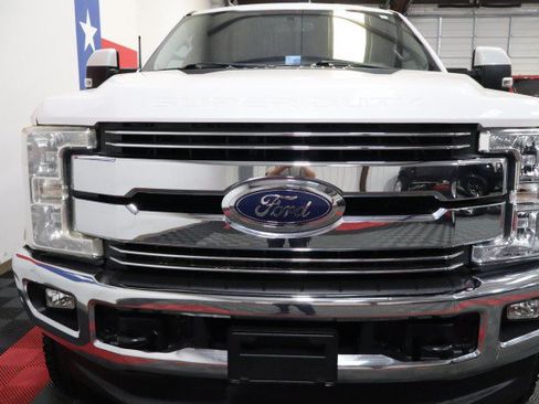 Used 2019 Ford F250 Lariat w/ Lariat Value Package AWD/4WD image 4