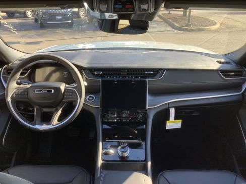 New 2025 Jeep Grand Cherokee L Limited w/ Black Appearance Package image 11