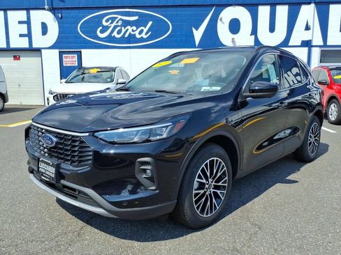 Used 2023 Ford Escape SE w/ PHEV Premium Package FWD image 3