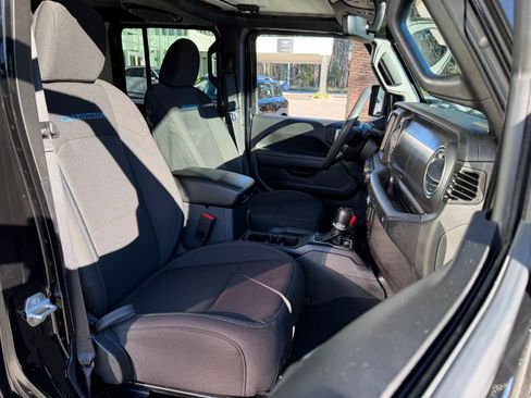 Used 2023 Jeep Wrangler Unlimited Rubicon 4xe image 27