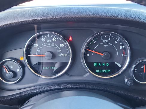 Used 2015 Jeep Wrangler Unlimited Rubicon w/ Connectivity Group image 17