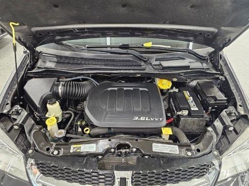 Used 2018 Dodge Grand Caravan SXT image 38