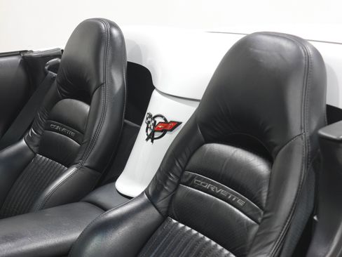 Used 2004 Chevrolet Corvette Convertible w/ Preferred Equipment Group RWD image 81