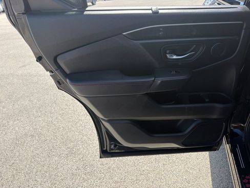 Used 2025 Honda Pilot Black Edition image 23