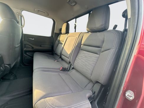 Used 2024 Nissan Frontier SV w/ SV Convenience Package RWD image 14