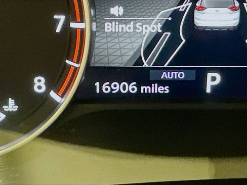 Used 2024 Nissan Rogue S image 19