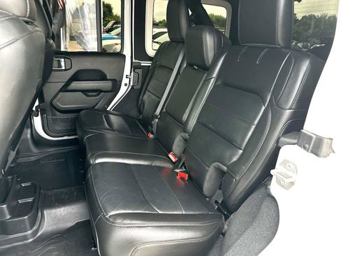Used 2022 Jeep Wrangler Unlimited Sahara AWD/4WD image 23