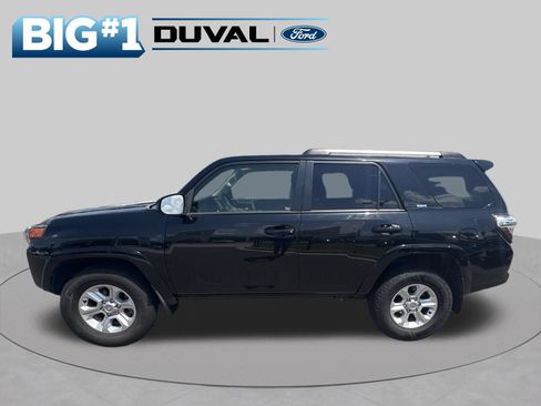 Used 2024 Toyota 4Runner SR5 AWD/4WD image 3