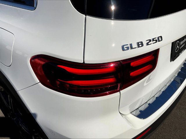 Used 2026 Mercedes-Benz GLB 250 4MATIC image 25