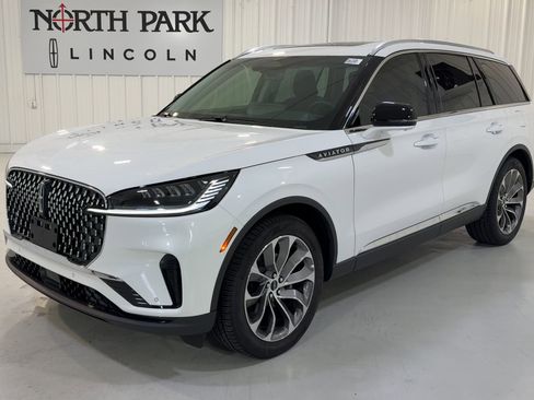 New 2025 Lincoln Aviator 2WD w/ Equipment Group 101A image 5