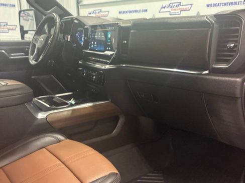 Used 2024 Chevrolet Silverado 2500 High Country w/ High Country Premium Package AWD/4WD image 44