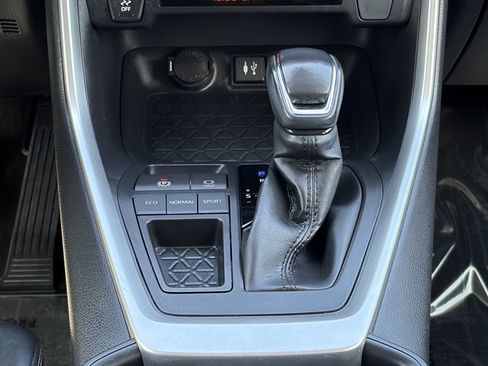 Certified 2019 Toyota RAV4 XLE Premium w/ Carpet Mat Package FWD image 15
