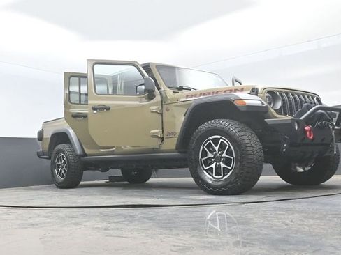 Used 2025 Jeep Gladiator Rubicon w/ Convenience Group AWD/4WD image 30