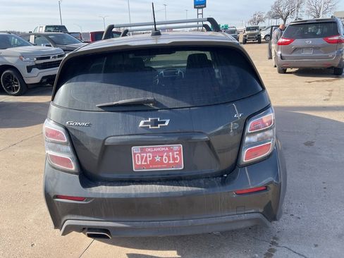 Used 2018 Chevrolet Sonic LT w/ Convenience Package image 9