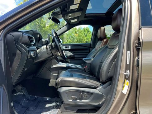 Used 2021 Ford Explorer Platinum w/ Equipment Group 601A AWD/4WD image 14