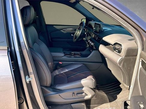 Used 2025 Honda Pilot Black Edition image 5