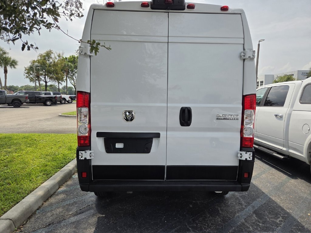 Used 2024 RAM ProMaster 2500 w/ Convenience Group FWD image 4