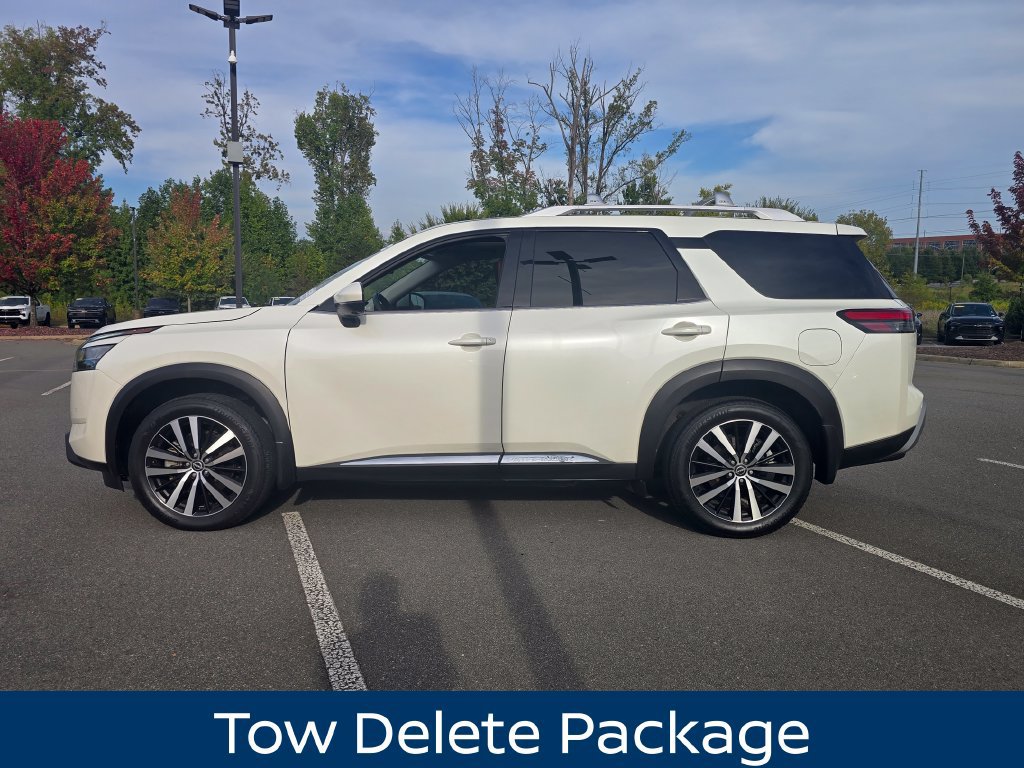 Used 2024 Nissan Pathfinder Platinum w/ Cargo Package FWD image 4