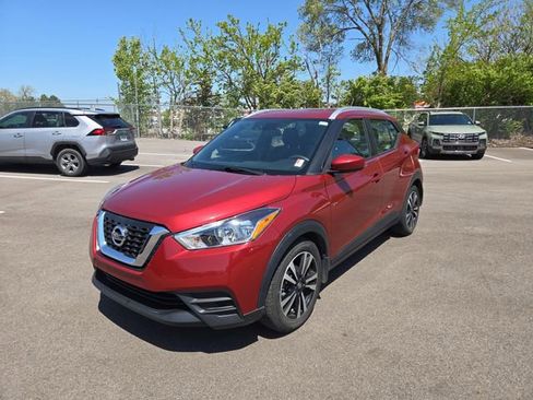 Used 2018 Nissan Kicks SV FWD image 2