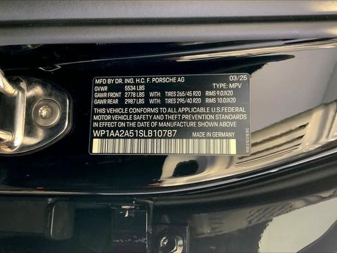 Used 2025 Porsche Macan image 36