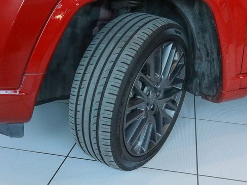 Used 2023 Jeep Compass Limited image 19