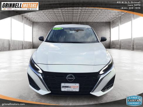 Used 2024 Nissan Altima 2.5 SV FWD image 2