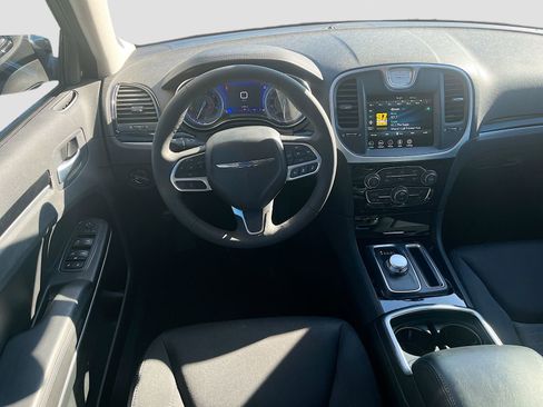 Used 2023 Chrysler 300 Touring w/ Safetytec Plus Group image 21