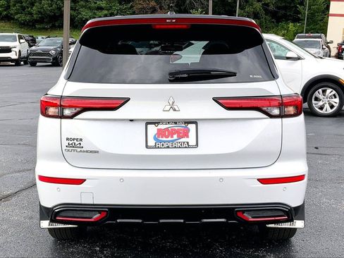 Used 2023 Mitsubishi Outlander SE AWD/4WD image 4