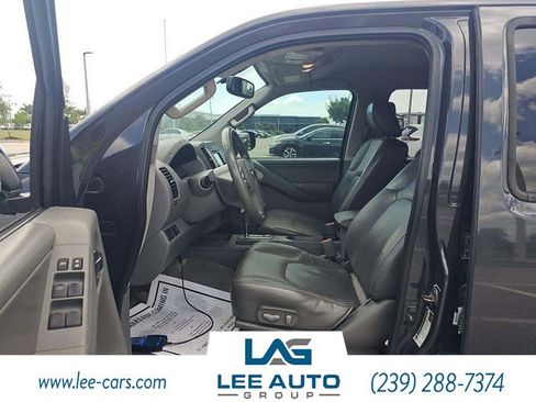 Used 2014 Nissan Frontier SL RWD image 3