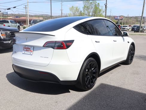 Used 2022 Tesla Model Y Long Range image 7