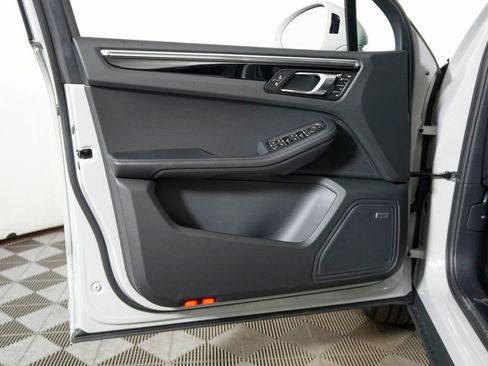 New 2026 Porsche Macan image 14