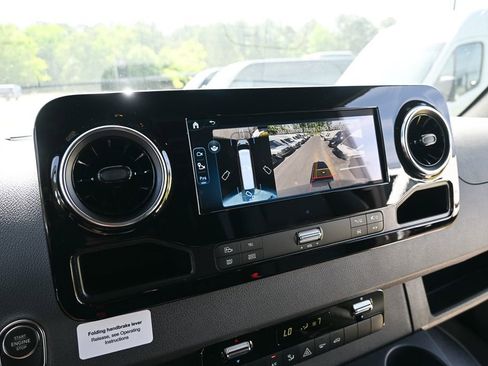 Used 2025 Mercedes-Benz Sprinter 2500 image 14