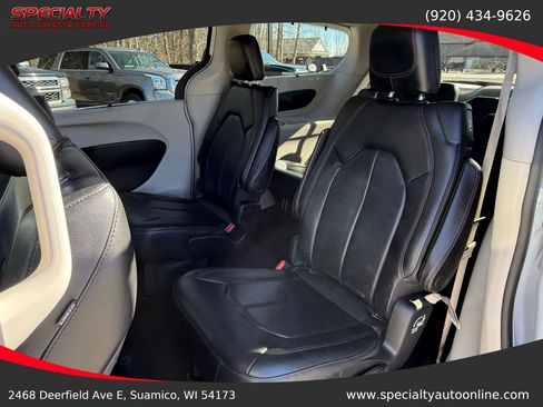 Used 2019 Chrysler Pacifica Touring-L FWD image 19
