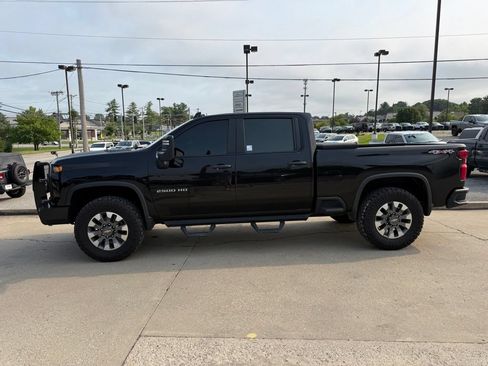 Used 2024 Chevrolet Silverado 2500 Custom AWD/4WD image 10