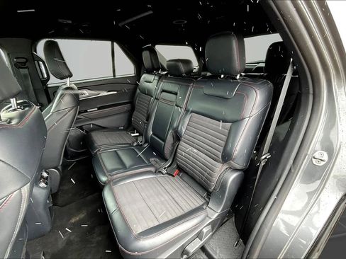 Used 2025 Ford Explorer ST-Line w/ ST-Line Street Pack AWD/4WD image 22