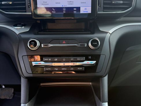 Used 2020 Ford Explorer XLT w/ Equipment Group 202A image 11