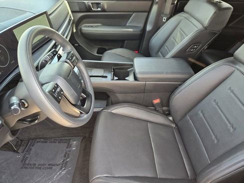 Certified 2025 Hyundai Santa Fe Calligraphy image 12