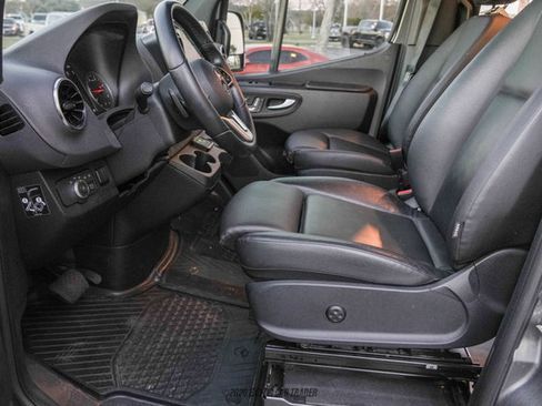 Used 2022 Mercedes-Benz Sprinter 2500 image 19