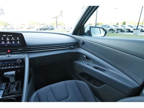Certified 2025 Hyundai Elantra SEL image 13