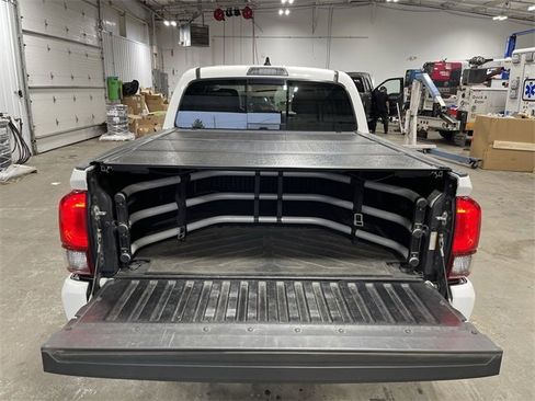 Used 2022 Toyota Tacoma SR5 w/ Technology Package image 23