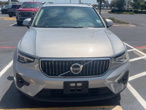 Used 2023 Volvo XC40 B4 Plus w/ Driver Assist Package FWD image 8