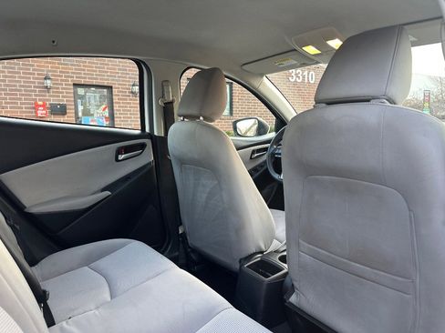 Used 2019 Toyota Yaris LE image 14