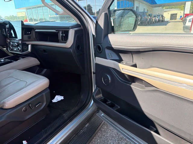 Used 2024 Ford Expedition Limited RWD image 30